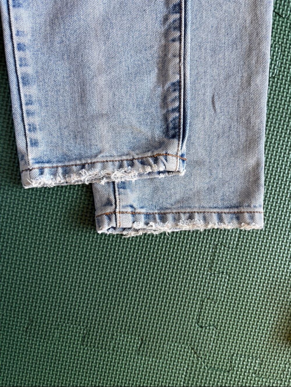 VTG Calvin Klein High Rise Tapered Leg Light Wash Jeans Size 26 Waist - Picture 16 of 16